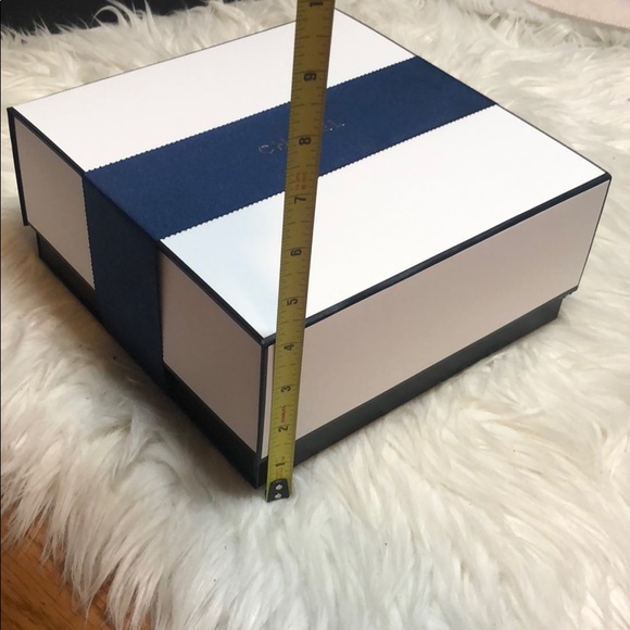 100% Auth CHANEL GIFT BOX w/ RIBBON - Picture 14 of 14